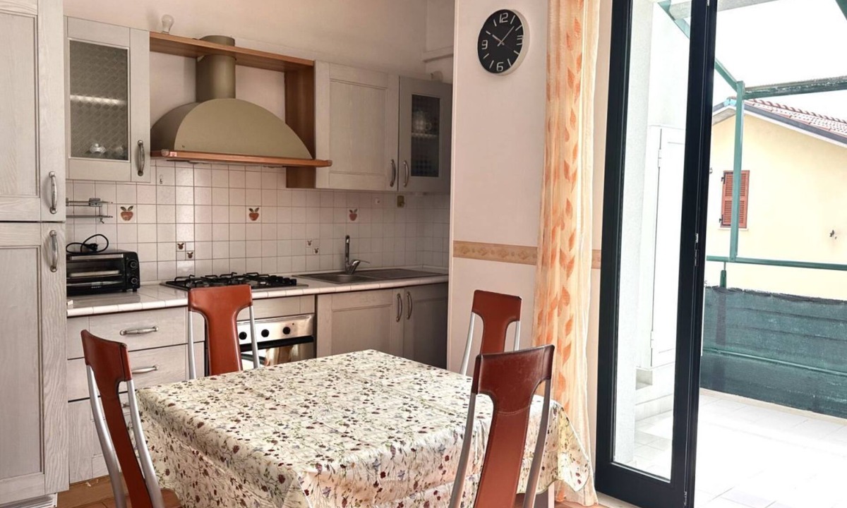 Marzocca Apartment | SE095 - Marzocca, three-room apartment convenient to the sea and services