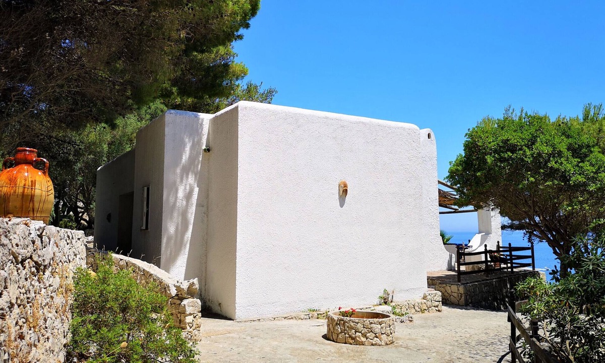 Castro Marina Villa | Sea access: large villa with stunning views (house A)