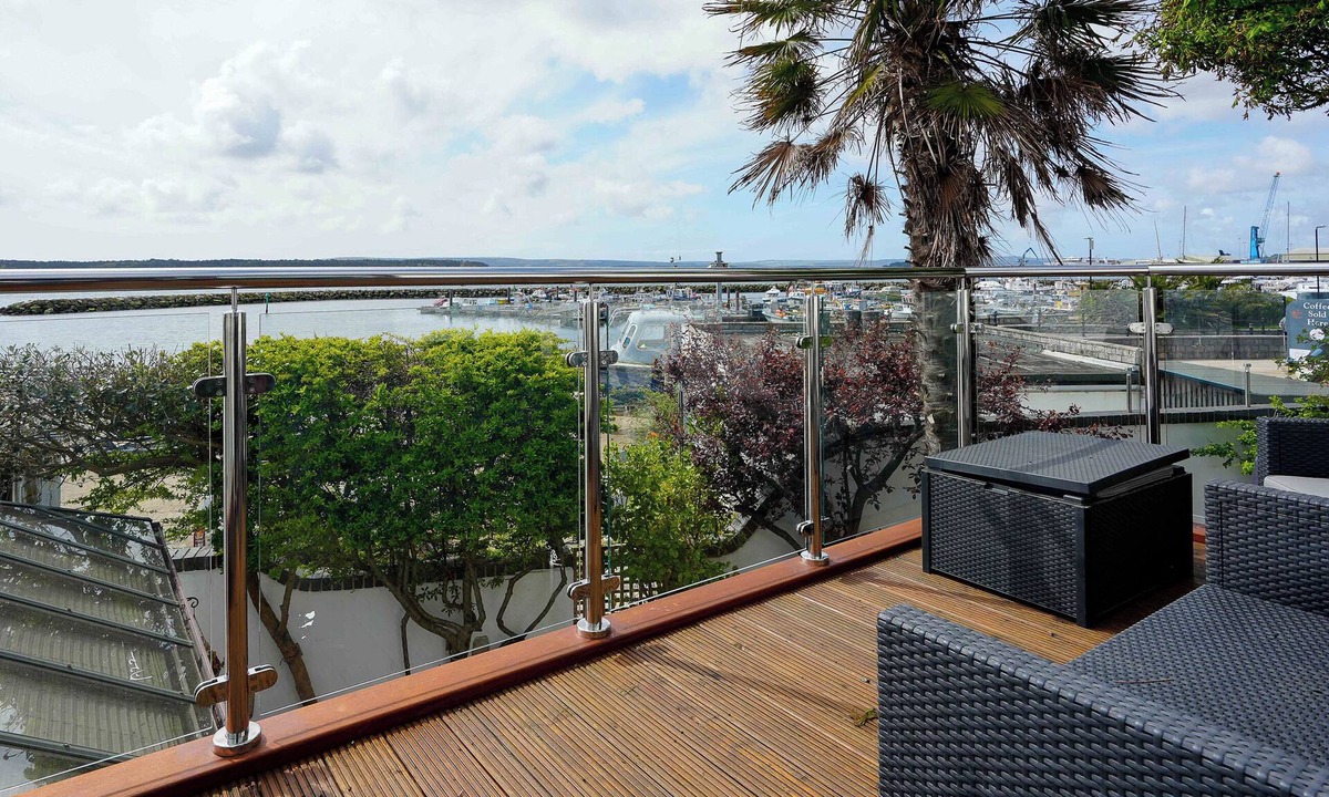 Poole Cottage | Sea Breeze at Fishermans Dock