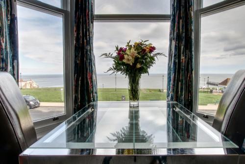 West Cliff House | Sea breeze