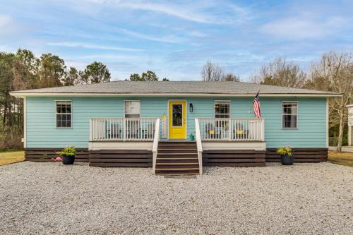Waveland House | 'Sea La Vie' Coastal Getaway Steps from the Beach