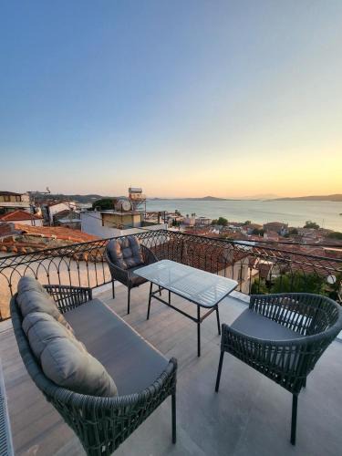Ayvalik City Center Apartment | Sea&Lesbos View Duplex, Courtyard&Rooftop, Mercan Köşk Ayvalık