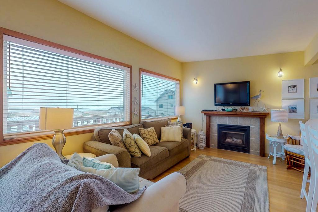 Pacific Beach Apartment | Sea Oats