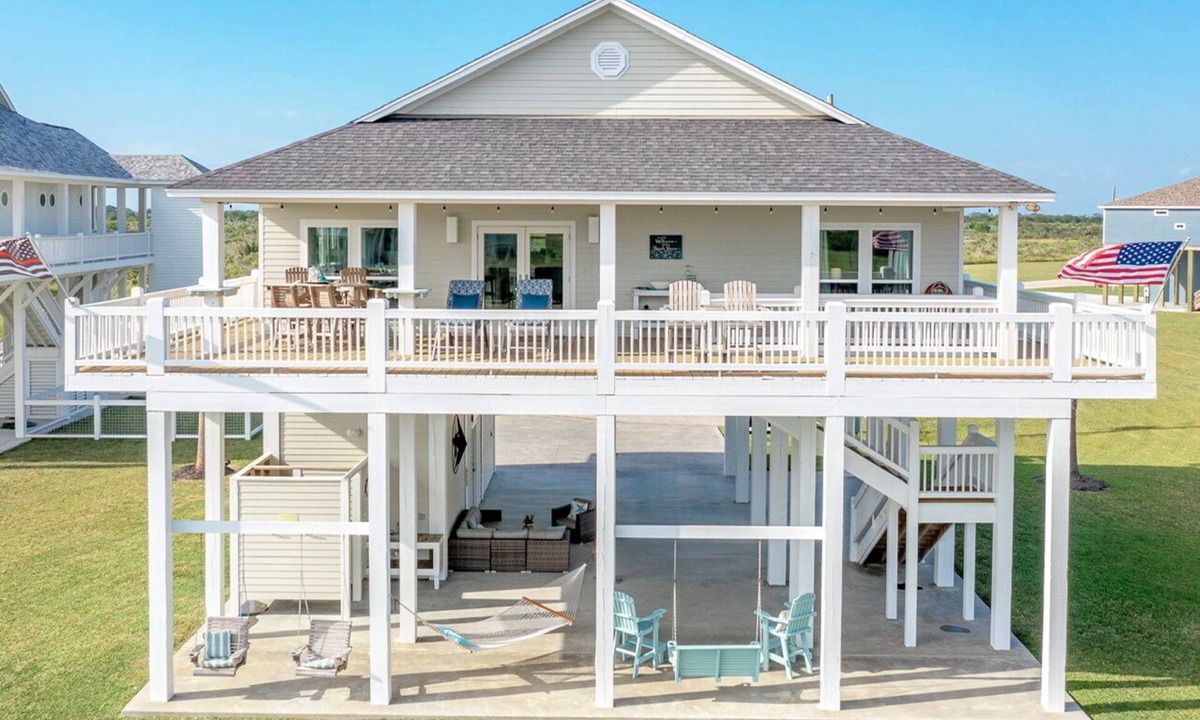 Galveston House | SEA SHIFT - Gorgeous, Gulf View - 3 Bedroom, Sleeps 9!
