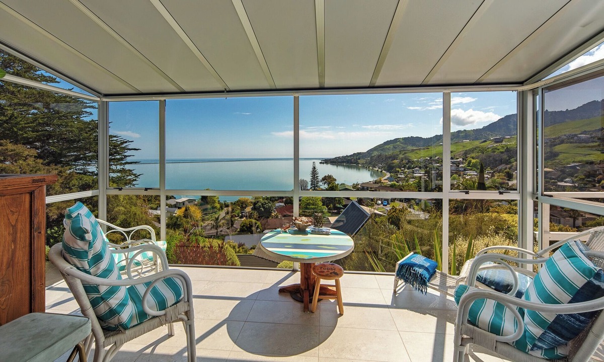 Atawhai House | Sea Tide Views - A Hidden Gem Just Minutes from the City!
