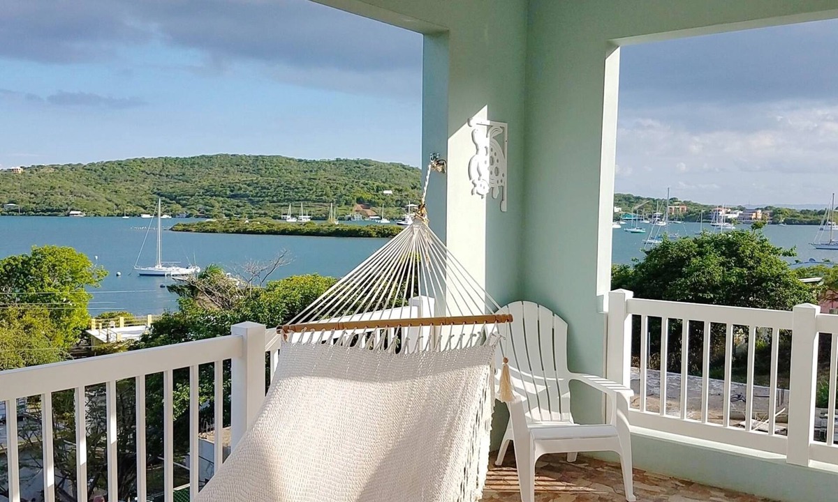 Culebra Pueblo Apartment | Sea Turtle Studio – Upscale Waterview Retreat, Stunning Sunrises & Full Kitchen!