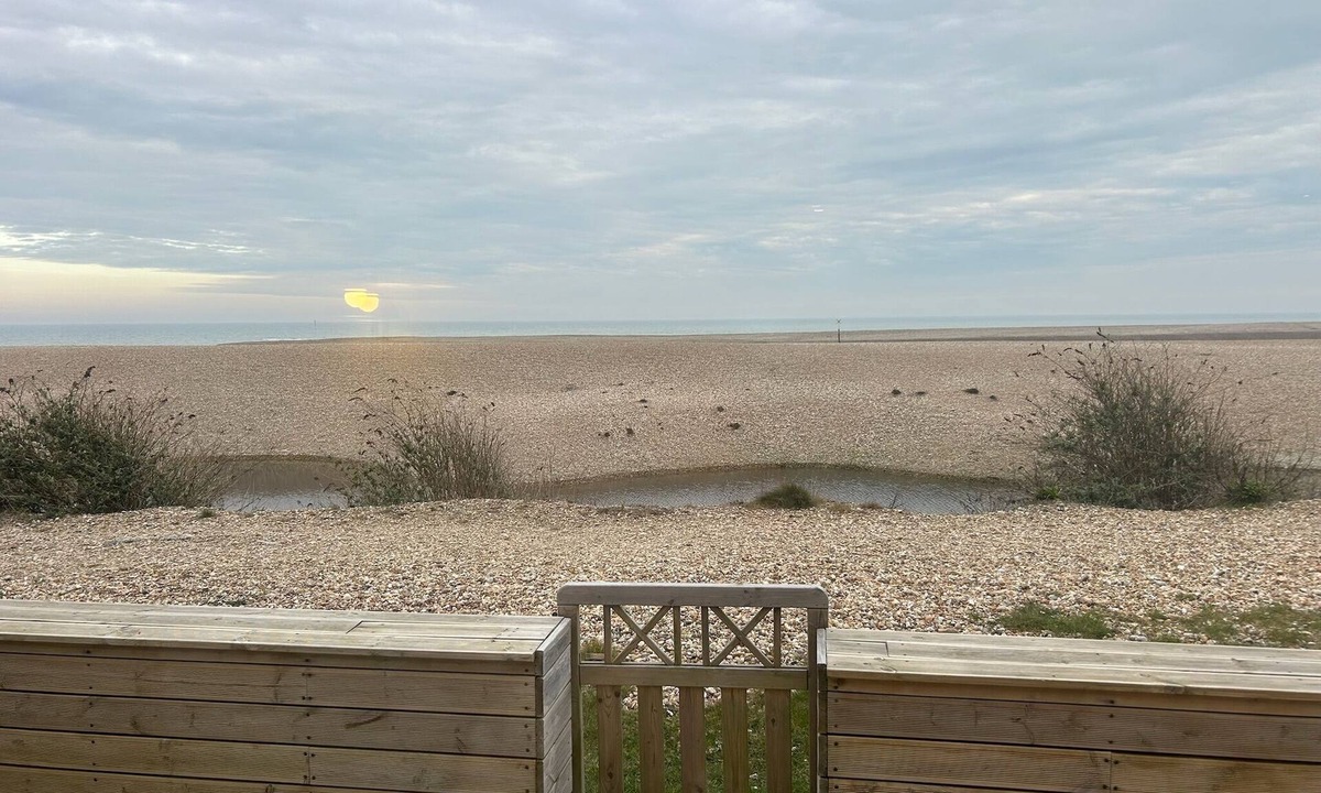 Pagham House | Sea Urchins Bungalow on Pagham Beachfront sleeps up to 8, Pet Friendly