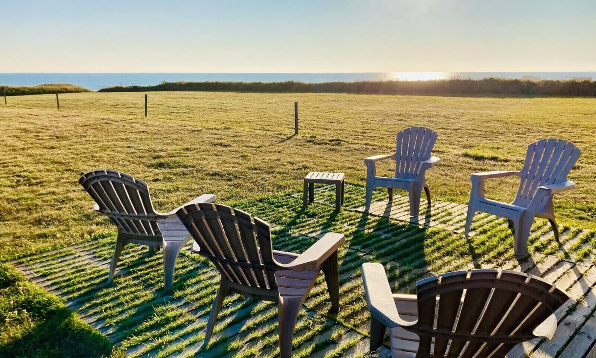 Plovan Ski Chalet | Sea view, beach access, 6 adults and 1 child