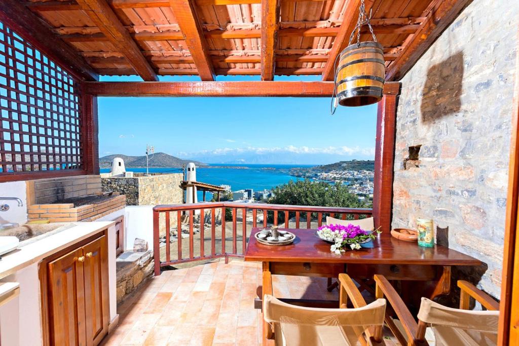 Mavrikiano House | Sea view house Leonidas Sleeps 3 with balcony bbq