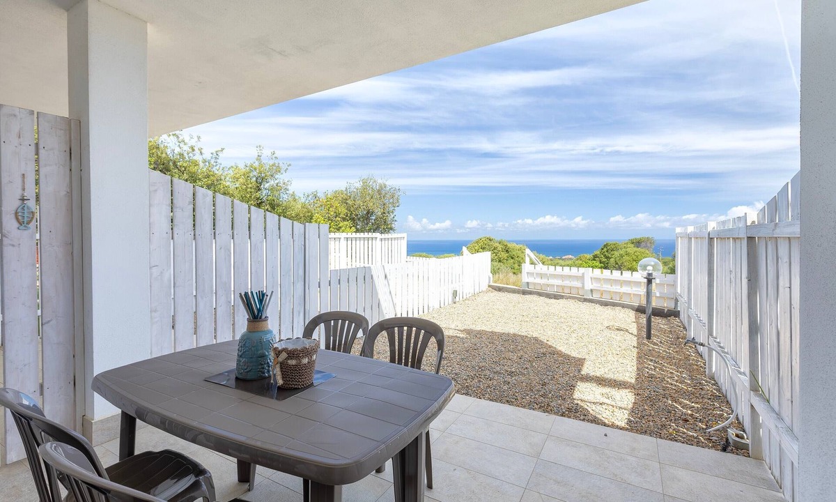 Paduledda House | Sea View Isola Rossa Apartment with Sea View, Wi-Fi, and Air Conditioning