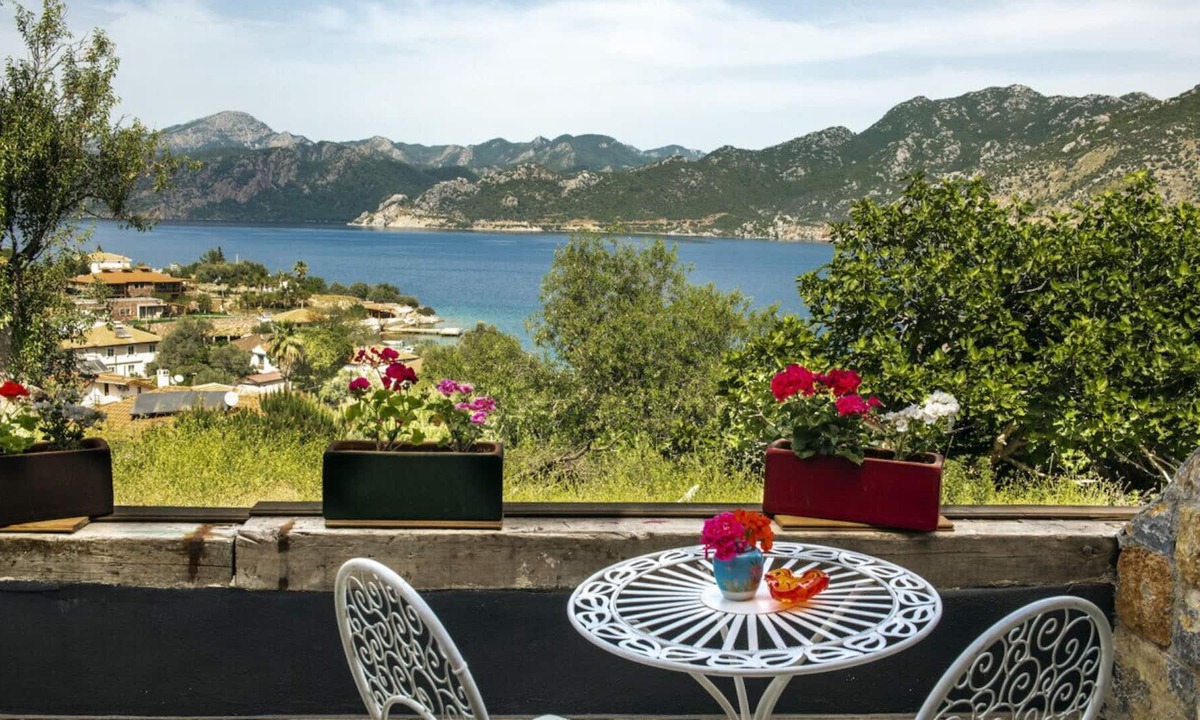 Marmaris City Center Bed & Breakfast | Sea View Studio w Pool and Balcony 5 min to Beach