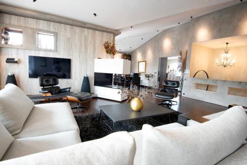 Hafnarfjordur House | Sea View Villa
