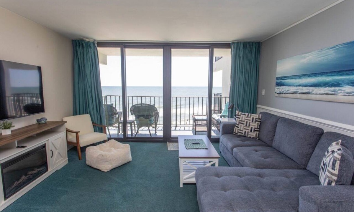 Garden City Condo | SEA WORTHY 2 BEDROOM OCEAN FRONT CONDO