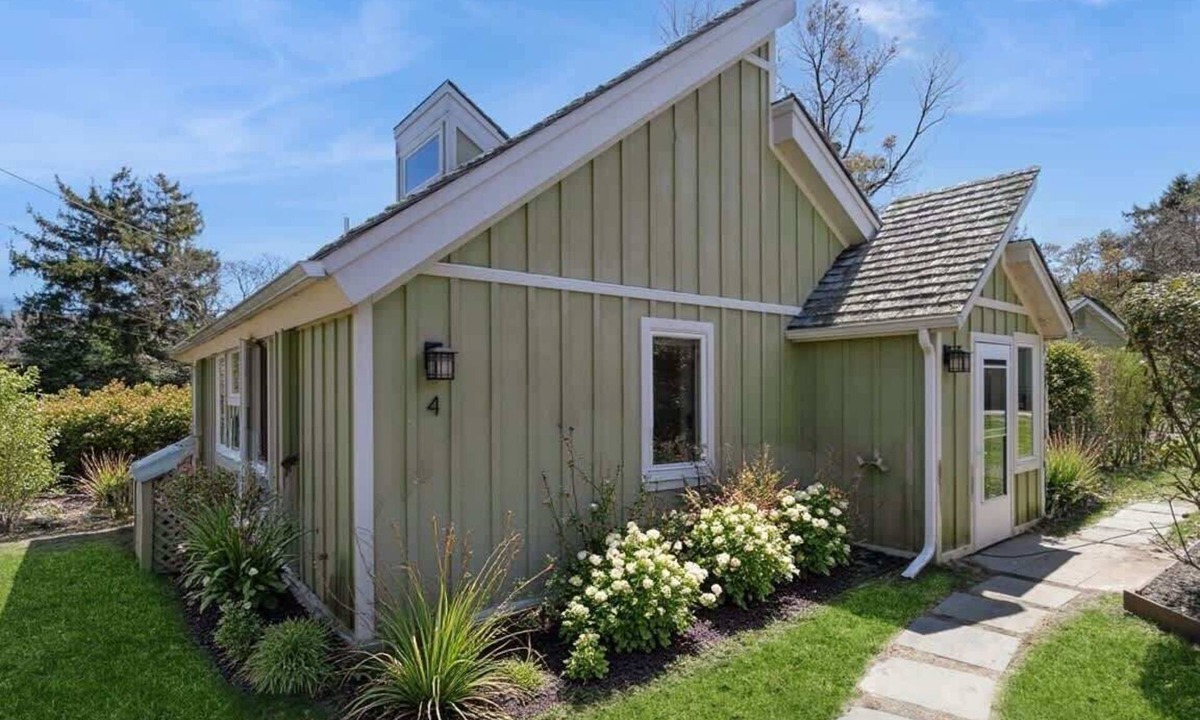 Shinnecock Hills Cottage | Seabreeze 4 Charming Cottage footsteps to beach
