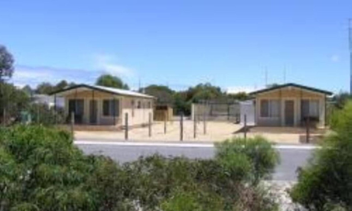 Marion Bay Cabin | Seabreeze Accommodation sleeps 4 . Minimum 4 night stay for Easter .