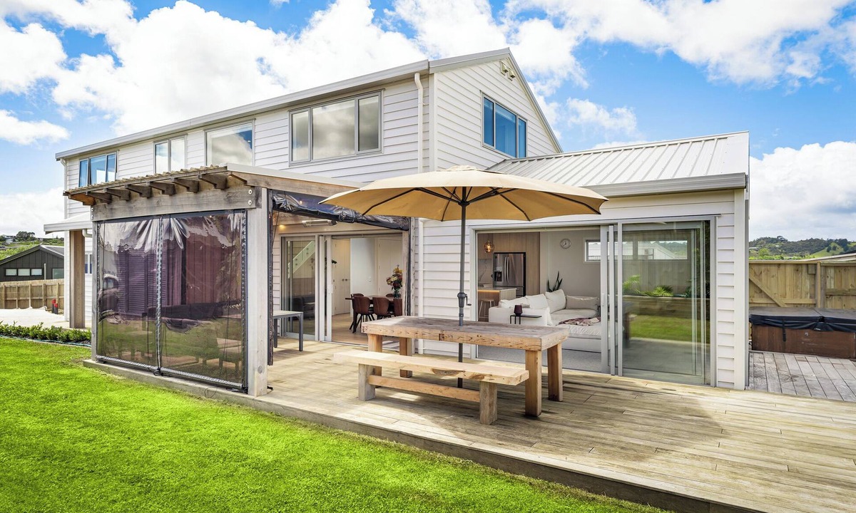 Mahurangi West House | Seabreeze Escape - Snells Beach Holiday Home