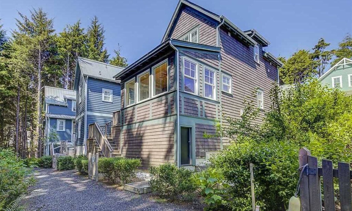 Seabrook House | Seabrook's Siren Song, a dog-friendly home!