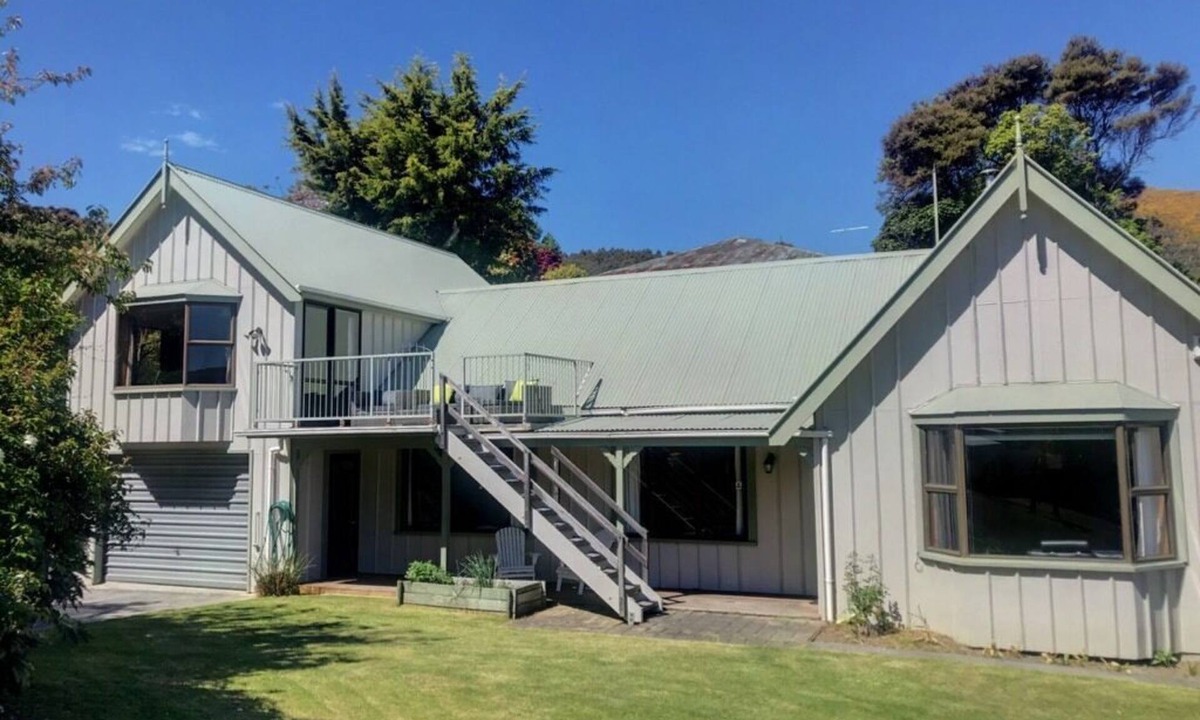 Akaroa House | SEACLUSION: Great Water Views, Wonderful for Multigenerational Families & Groups