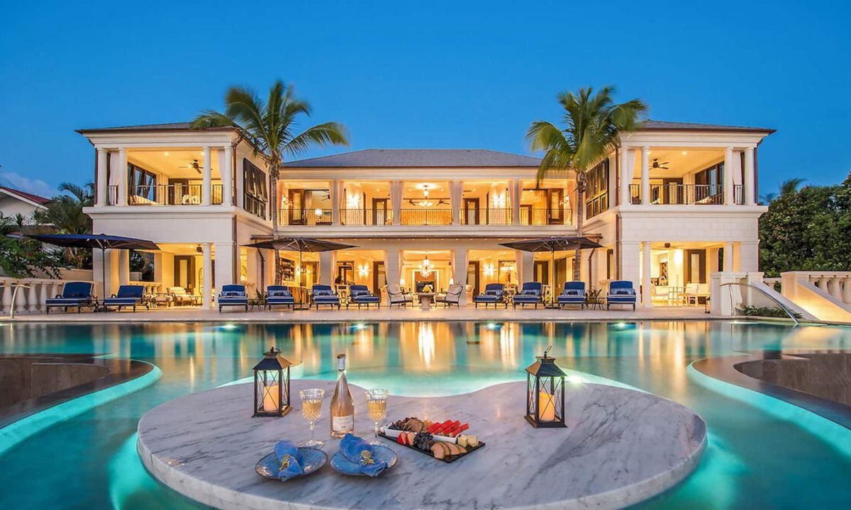 Derricks Villa | Seaclusion: Luxury beachfront 6-bedroom villa with pool