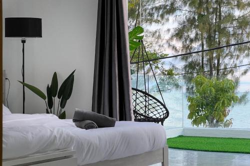 Bayan Lepas House | Seafront 5BR Landed Home 14 Pax with Ocean Seaview & Netflix WiFi