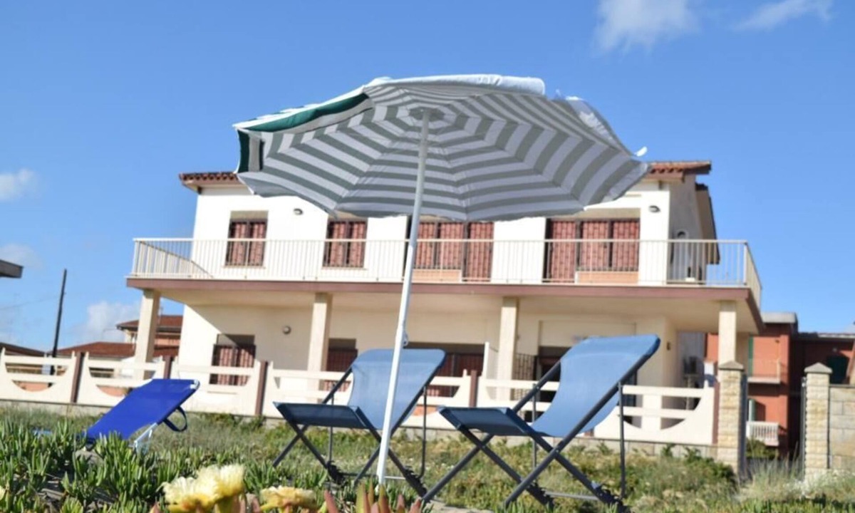 Torvaianica Condo | SEAFRONT apartment near Rome
