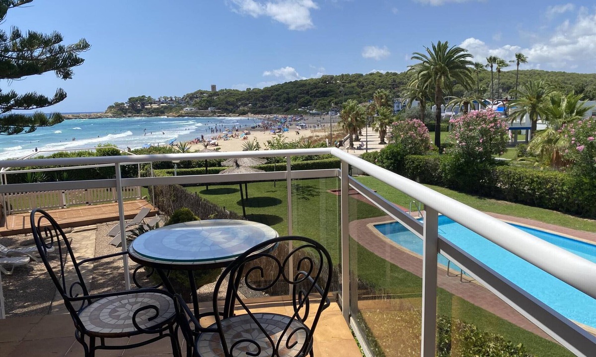 Tamarit House | Seafront apartment with views - NOR guests