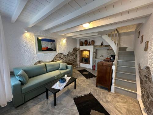 Agios Konstantinos House | Seafront House