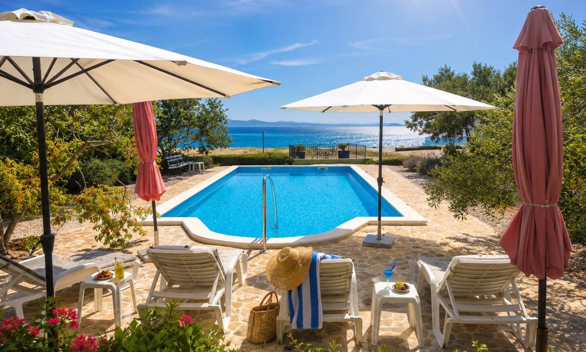 Znjan House | Seafront house with pool in Split,100m to the beach