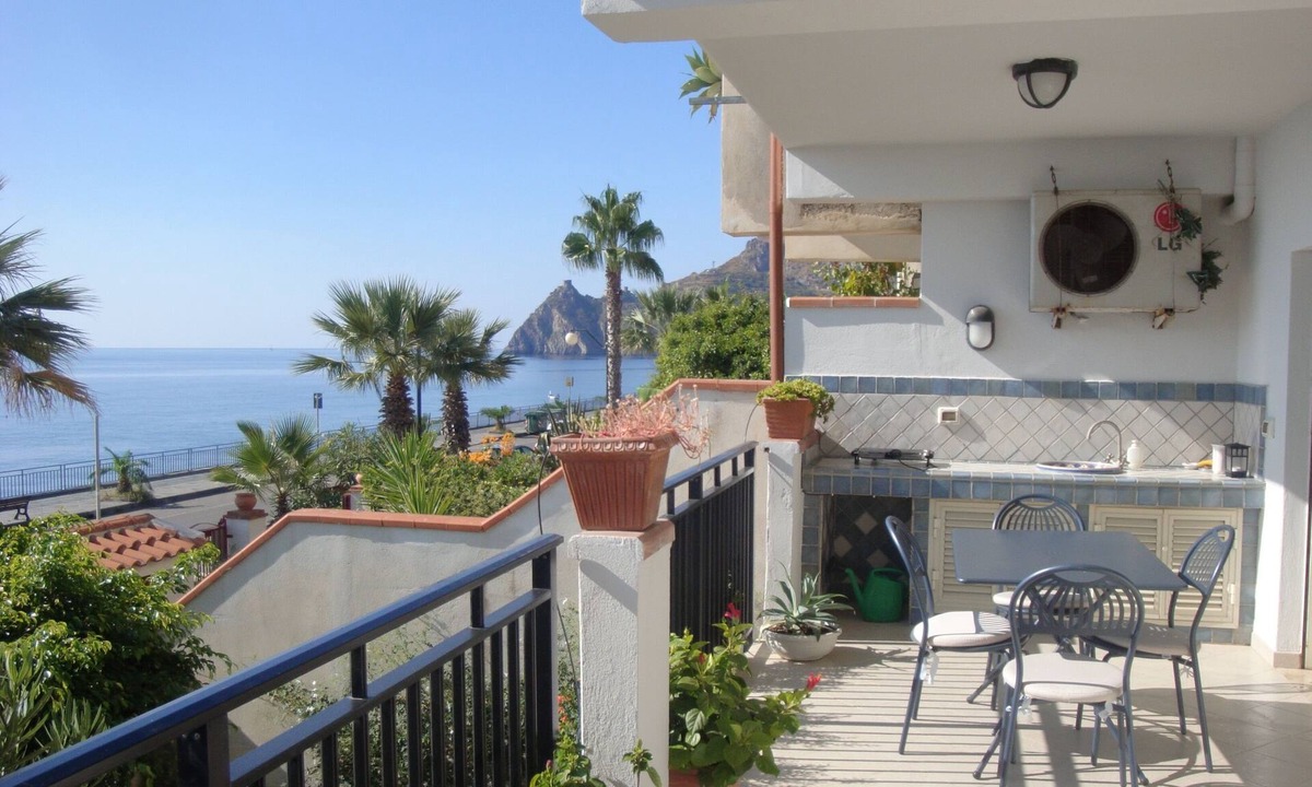 Sant'Alessio Siculo Condo | SEAfront Panoramic Terrace, Taormina 10 min drive, free parking and beach