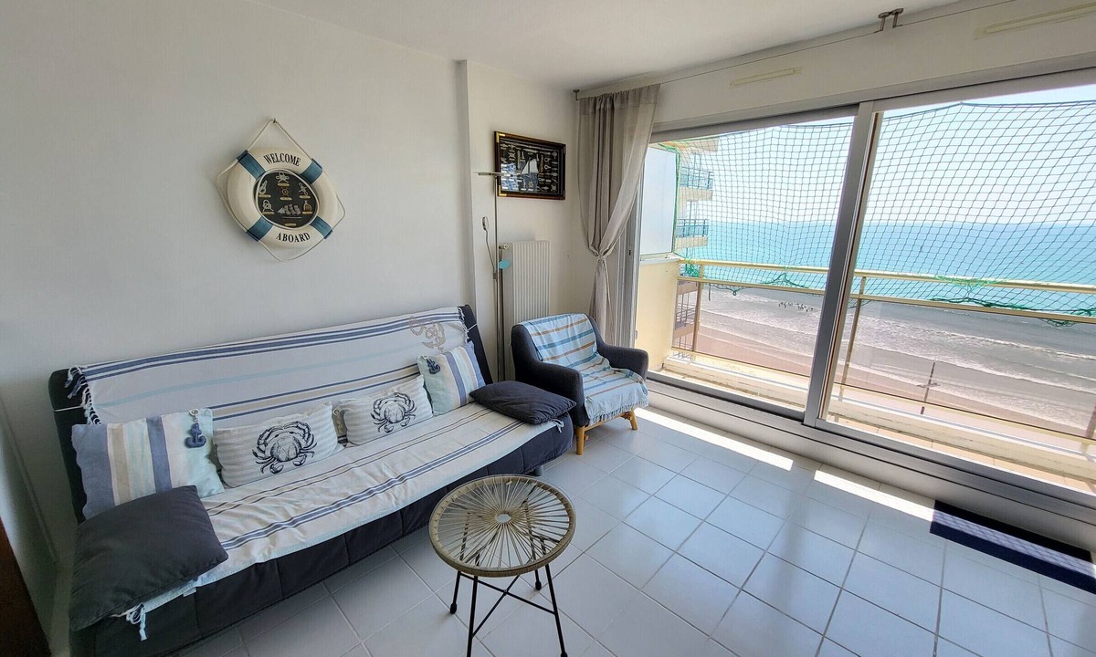 Les Sables d'Olonne Apartment | Seafront Studio with Balcony, Reserved Parking, and Stunning Views