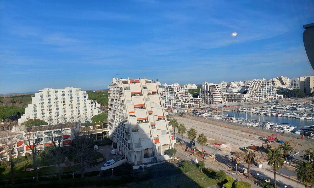 La Grande-Motte Apartment | Seafront Studio with Parking in La Grande Motte