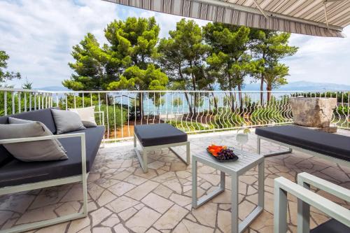 Sutivan Villa | Seafront Villa de Finis
