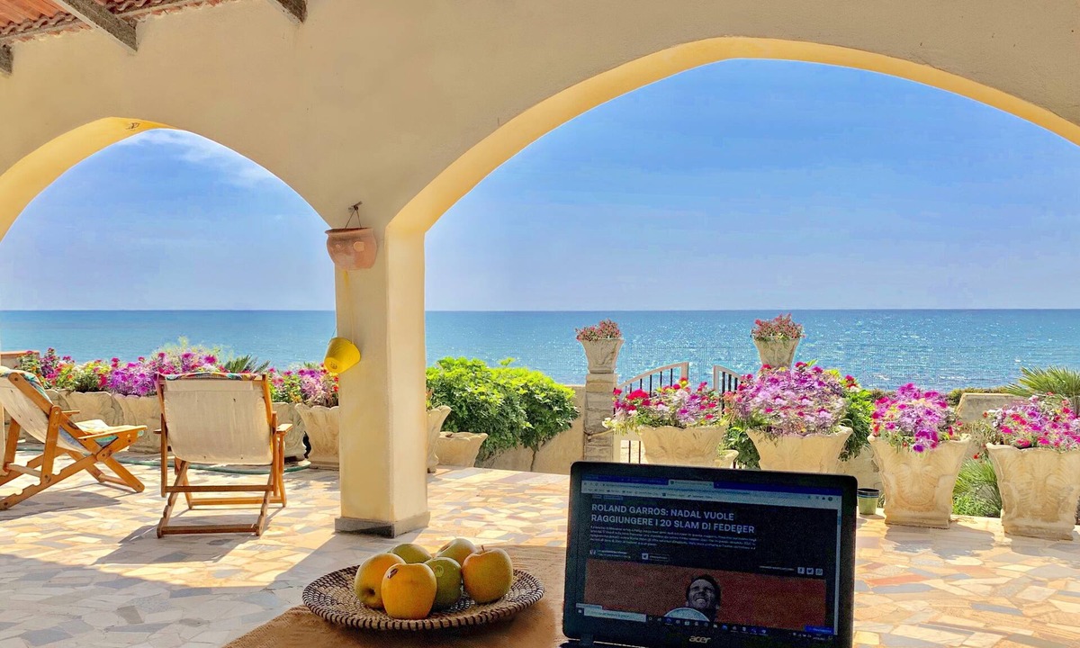 Torre di Mezzo Villa | Seafront villa