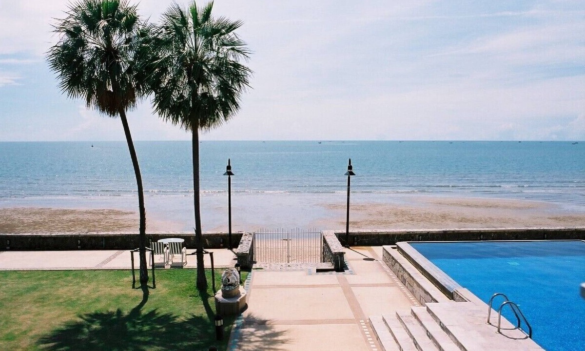 Pak Nam Pran Villa | Seafront villa with private infinity edge 16 m. pool