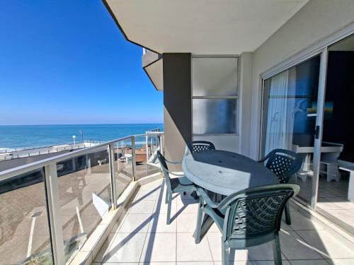 Margate Beach Apartment | Seagull 304