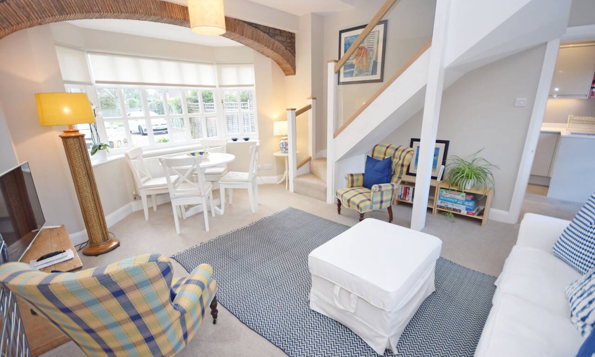 Aldwick Apartment | Seagull Cottage - A lovely 2 bedroom cottage that sleeps 4