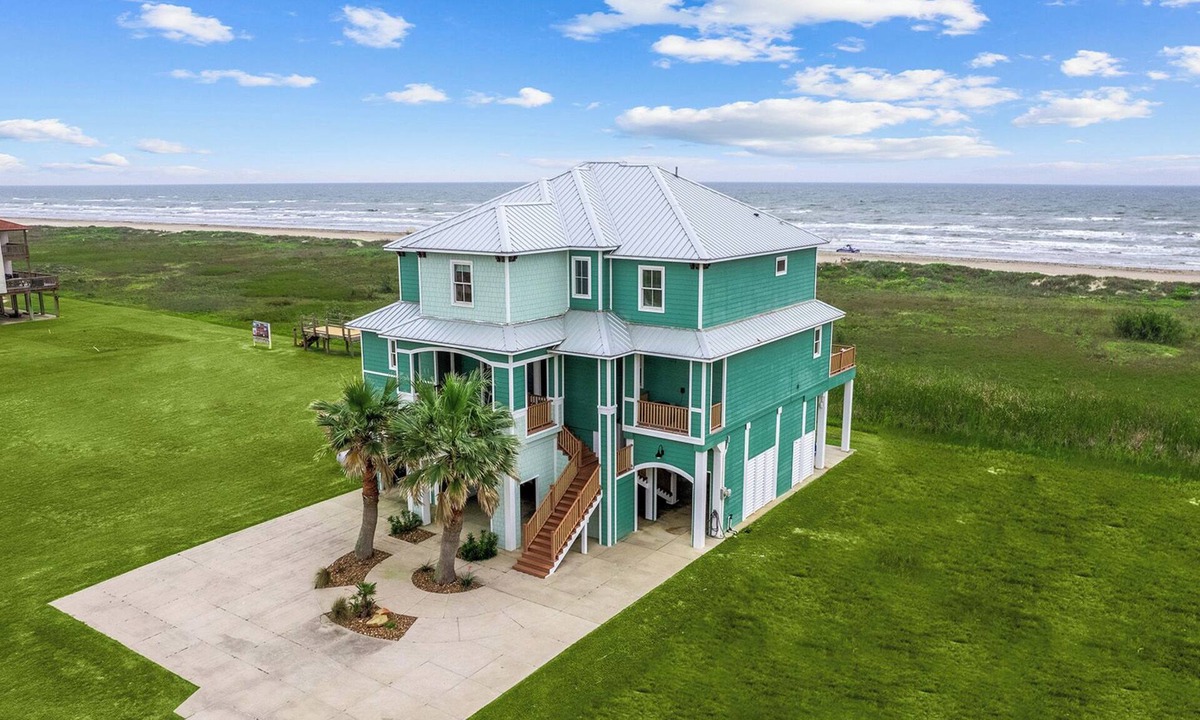 Freeport House | Seahorse Beachfront Model - Luxury 5 Bed/7 Bath with Elevator & Cabana Service