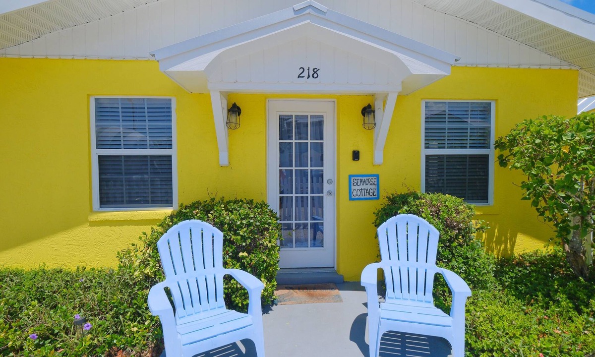 Anna Maria Cottage | Seahorse Cottage - With shared pool, 200 feet from the beach