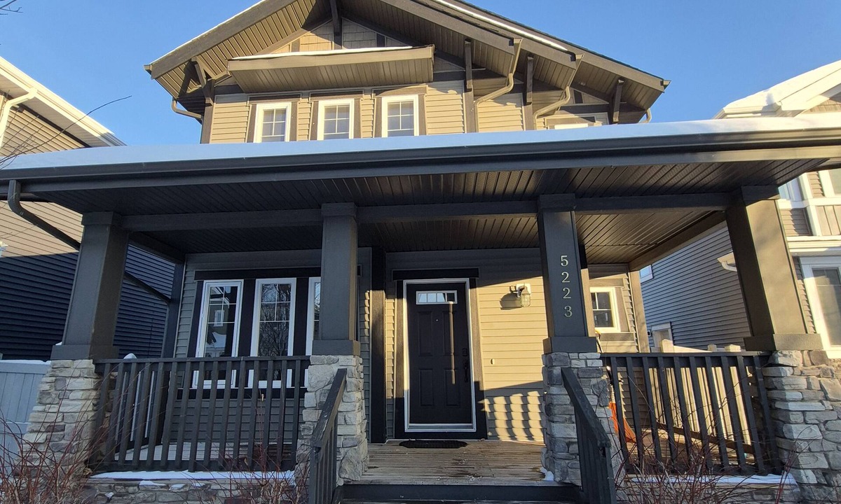 Griesbach House | Sean Comfy Home Modern Escape in Edmonton – Near Northgate