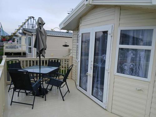 Ingoldmells Ski Chalet | Seascape - caravan next to Fantasy Island Ingoldmells, 2 dogs max - East Coast Holidays