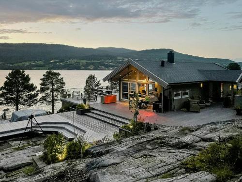 Eidsvag House | Seaside Cabin With Private Pier In Eidsvåg