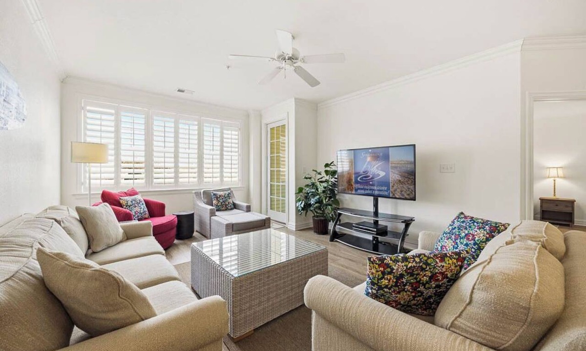 Sandbridge Condo | Seaside Delight | 350 ft from the beach | Community Pool