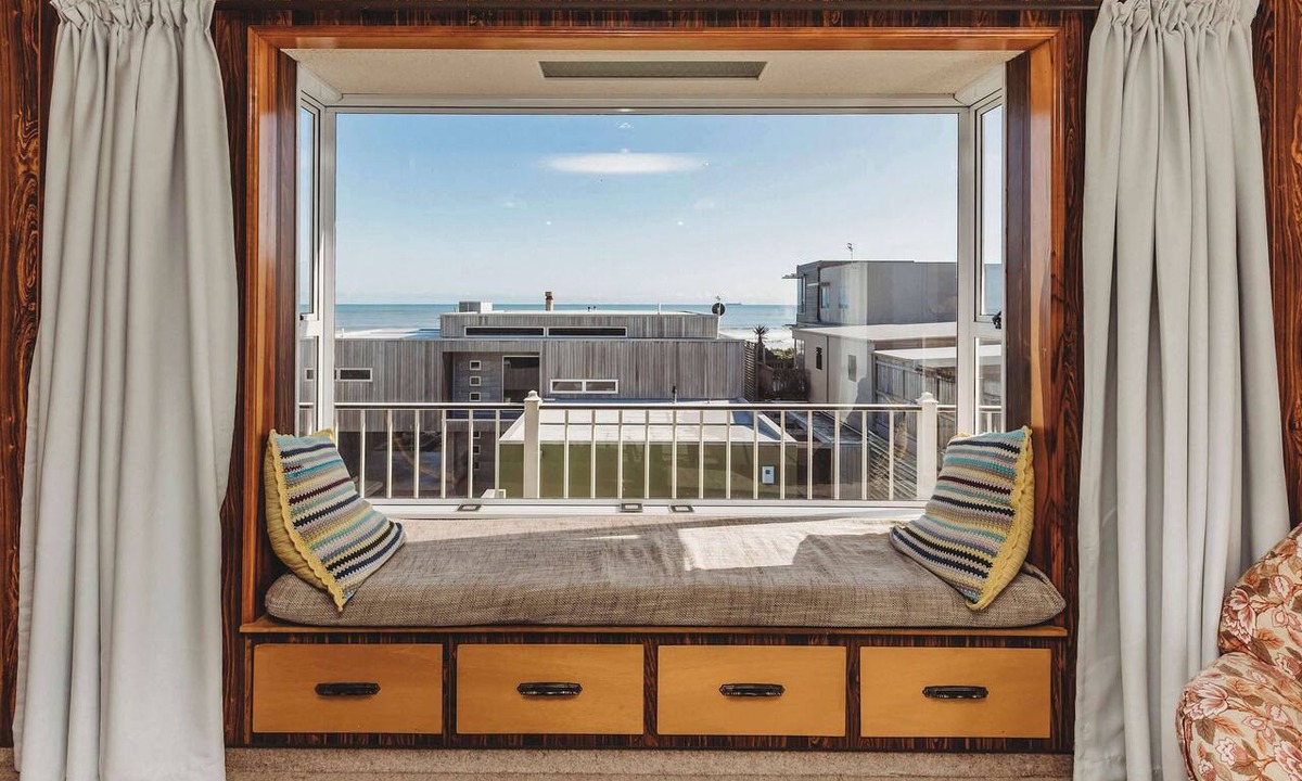 Rewa House | Seaside Family Bach in New Plymouth