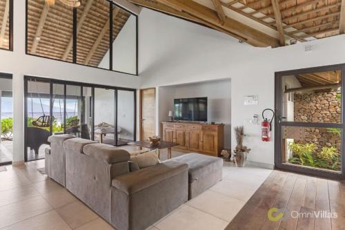 Temae Villa | Seaside Haven: Expansive 3BR Villa in Moorea