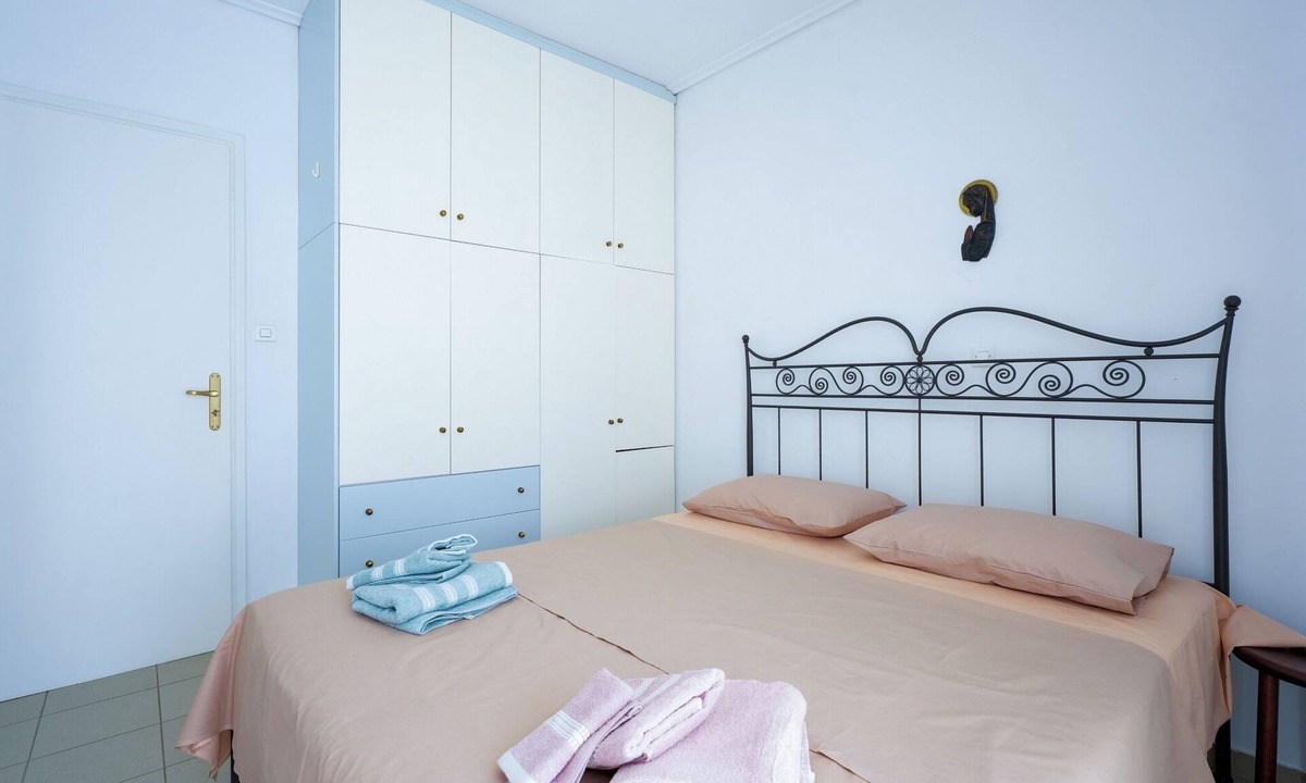 Chalcis Apartment | Seaside Hideaway – 1BR Apartment near Rodies Beach