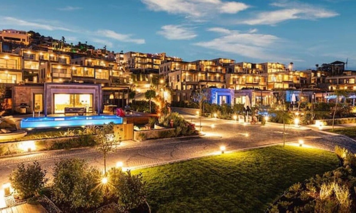 Gumbet Villa | Seaside Luxury Serviced 4 Bedroom Flat in Bodrum