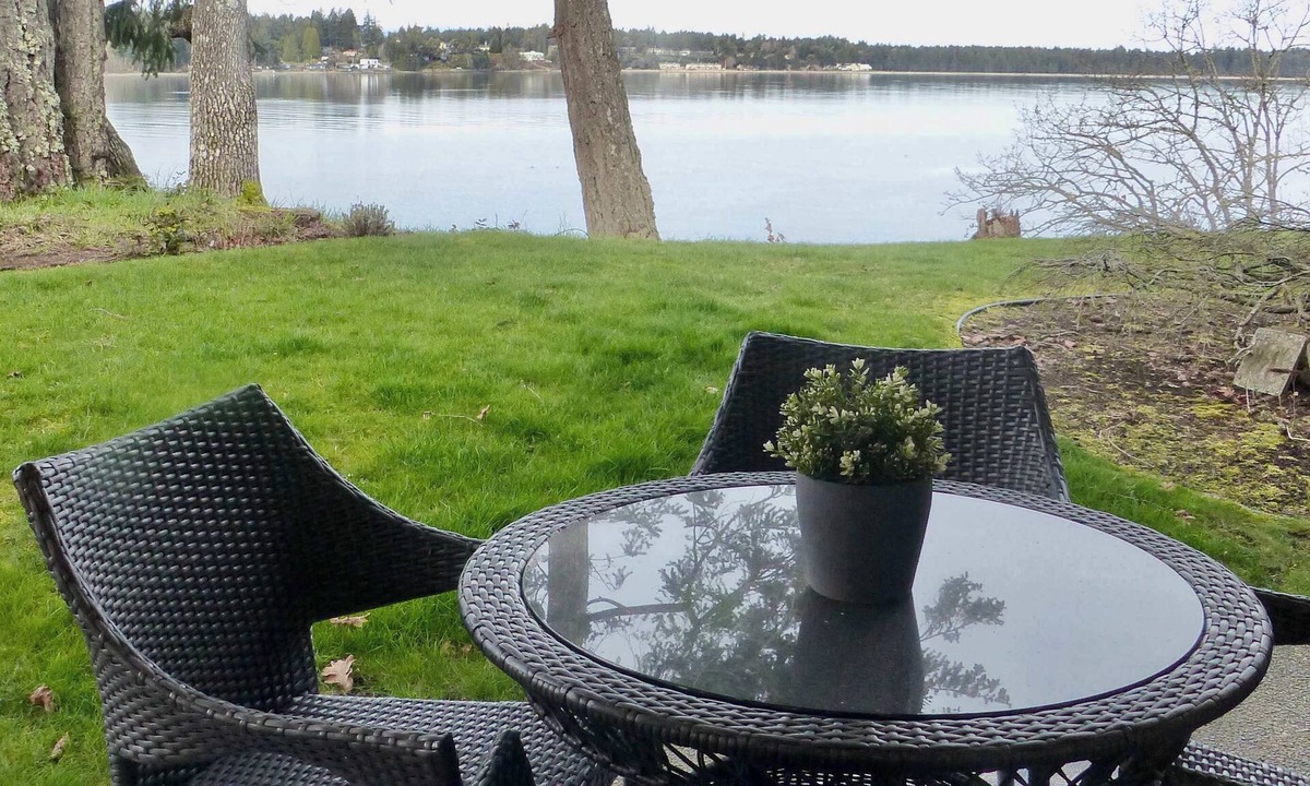 Regional District of Nanaimo Condo | Seaside Oasis - 1BDRM - Ocean View - Kitchen