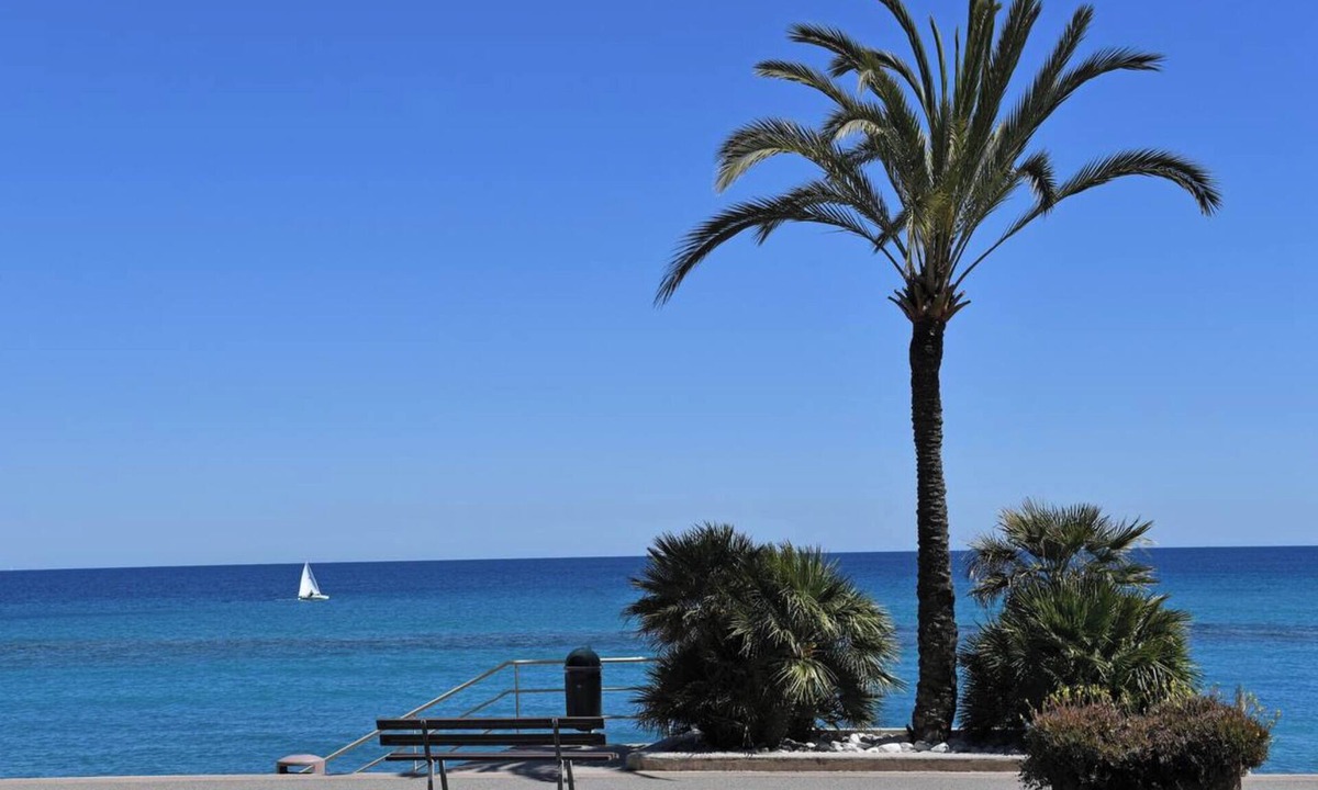 Roquebrune-Cap-Martin Apartment | Seaside studio with pool