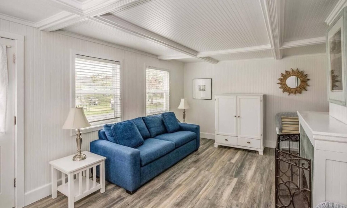 Downtown Cannon Beach Hotel | Seaside Serenity a Short Walk from Haystack Rock! Kitchenette, Parking!