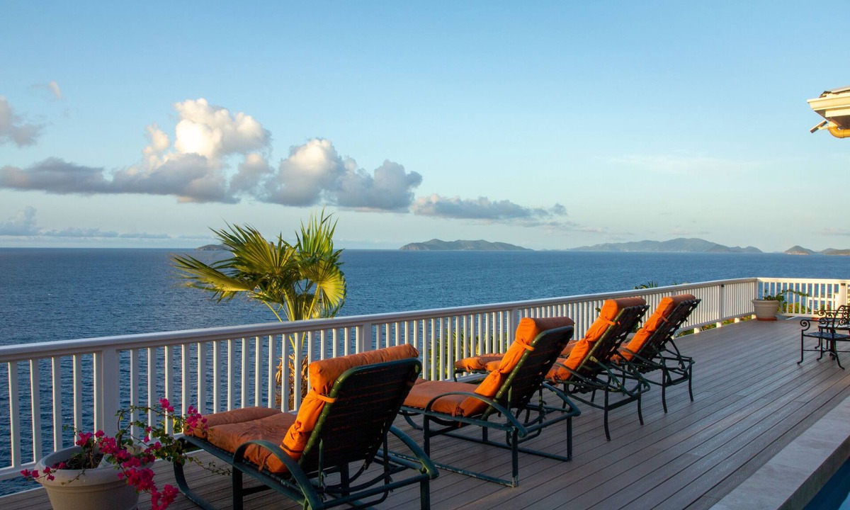 Estate Lovenlund Villa | "Seaside Serenity at Moonlight Villa: Experience Spectacular Ocean Views!"